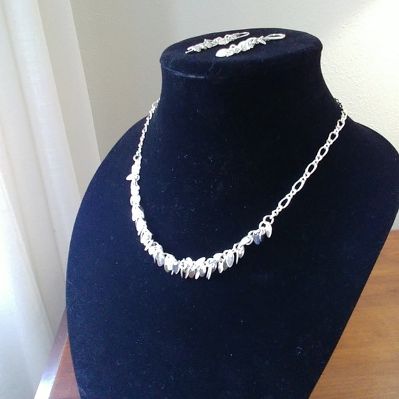 Nina Ricci Necklace & Earring Set - Picture 4 of 6